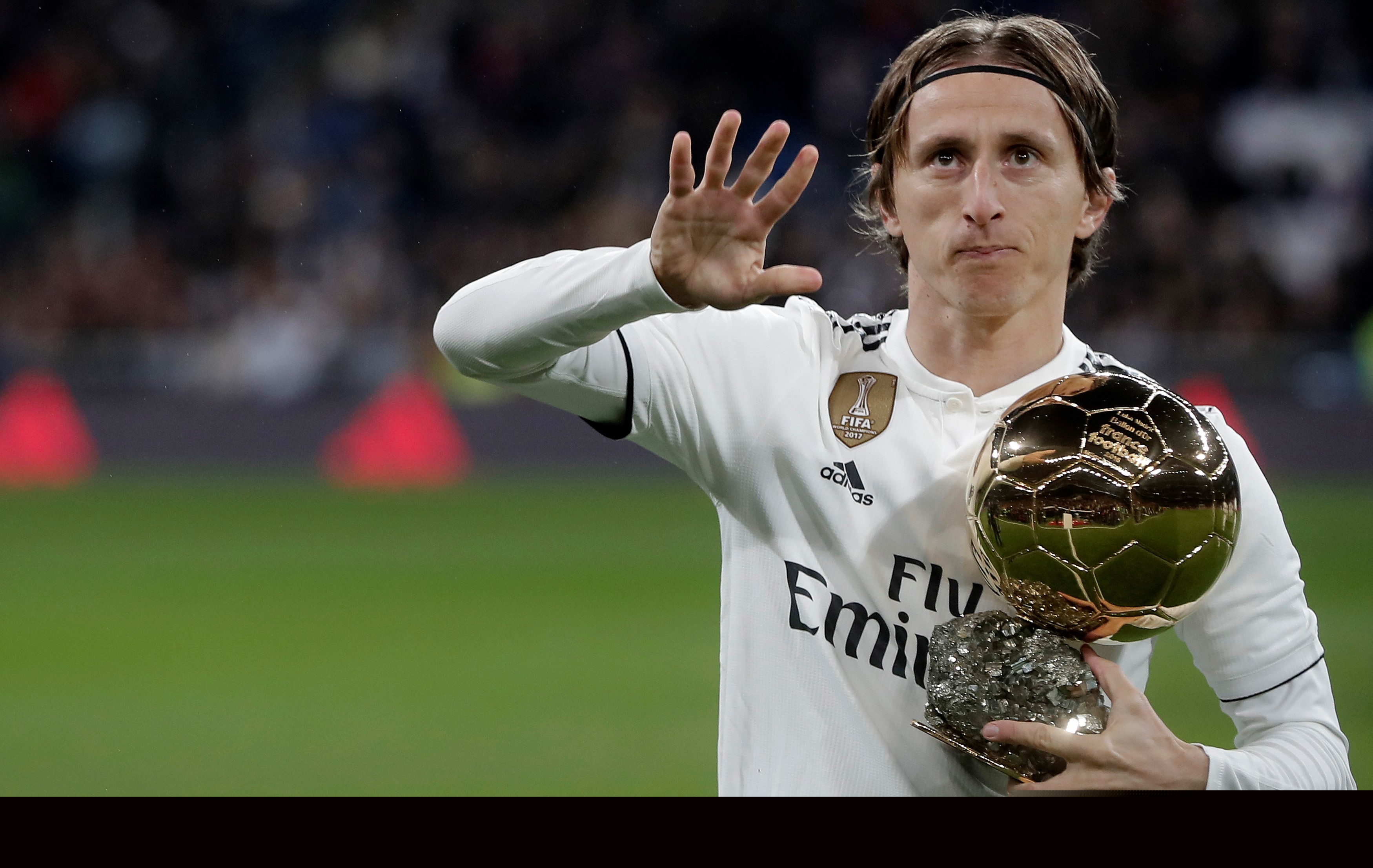 篮球湖人锁定比赛胜局，球迷狂喜