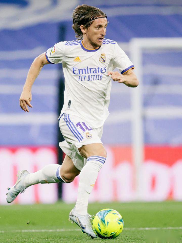 太猛了！随着曼城3-0横扫，英超积分榜如下：枪手仅剩两分优势！