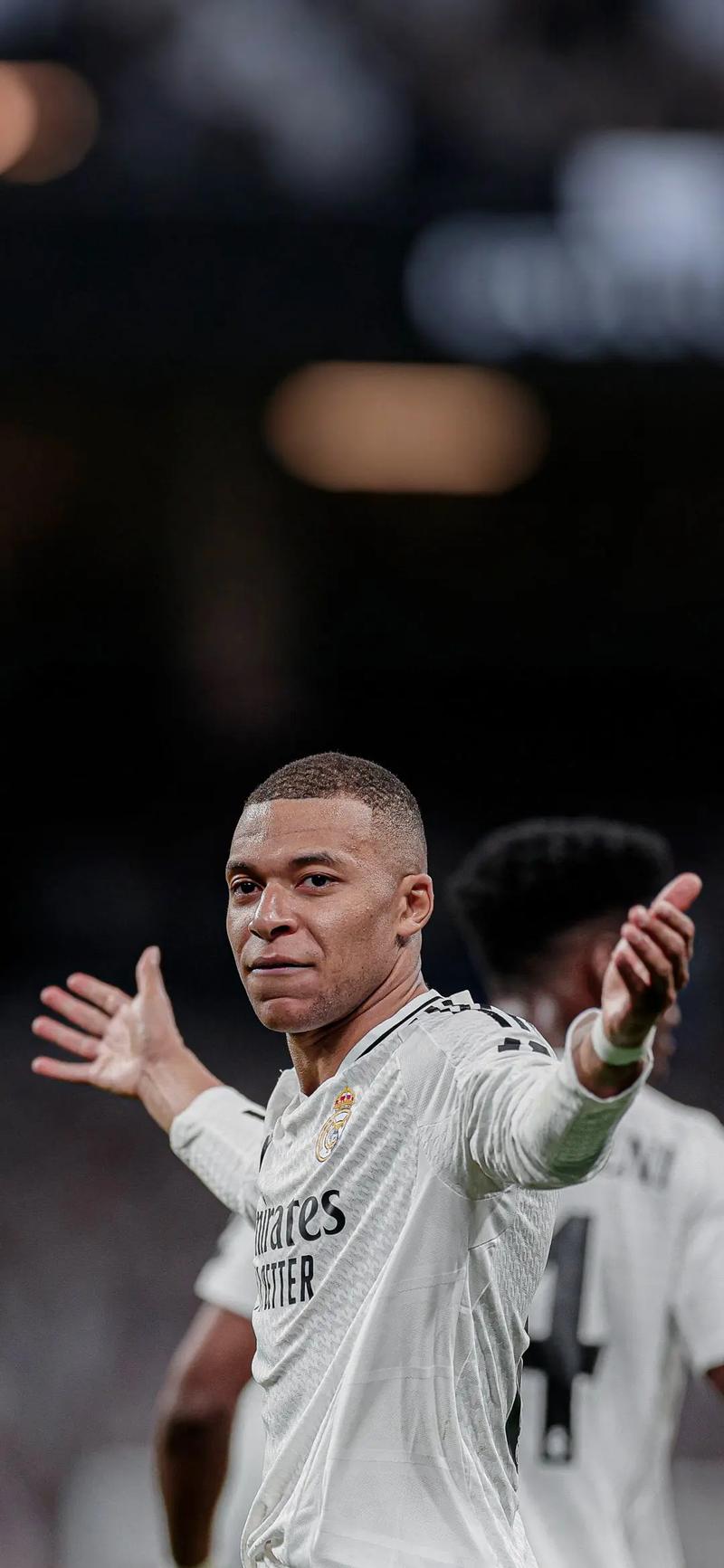 木塔力甫：邵导一直鼓励我们要有更高的目标、要前往欧洲发展